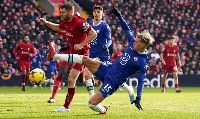 Trường hợp phạm lỗi bóng đá