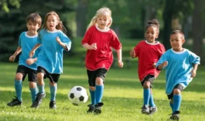 Lợi ích cho trẻ chơi bóng đá